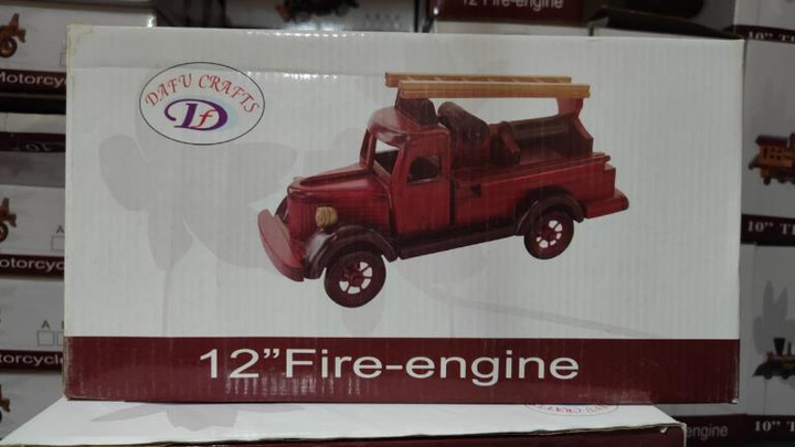 Souvenir Tree – Retro Car & Fire Machine Figurine