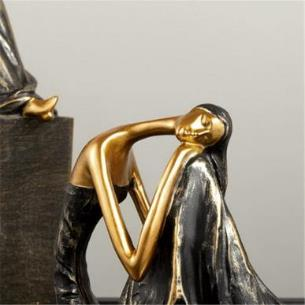 Nordic Beautiful Girl Statue – Resin Ornament