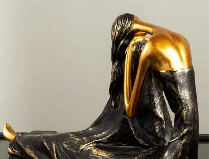 Nordic Beautiful Girl Statue – Resin Ornament