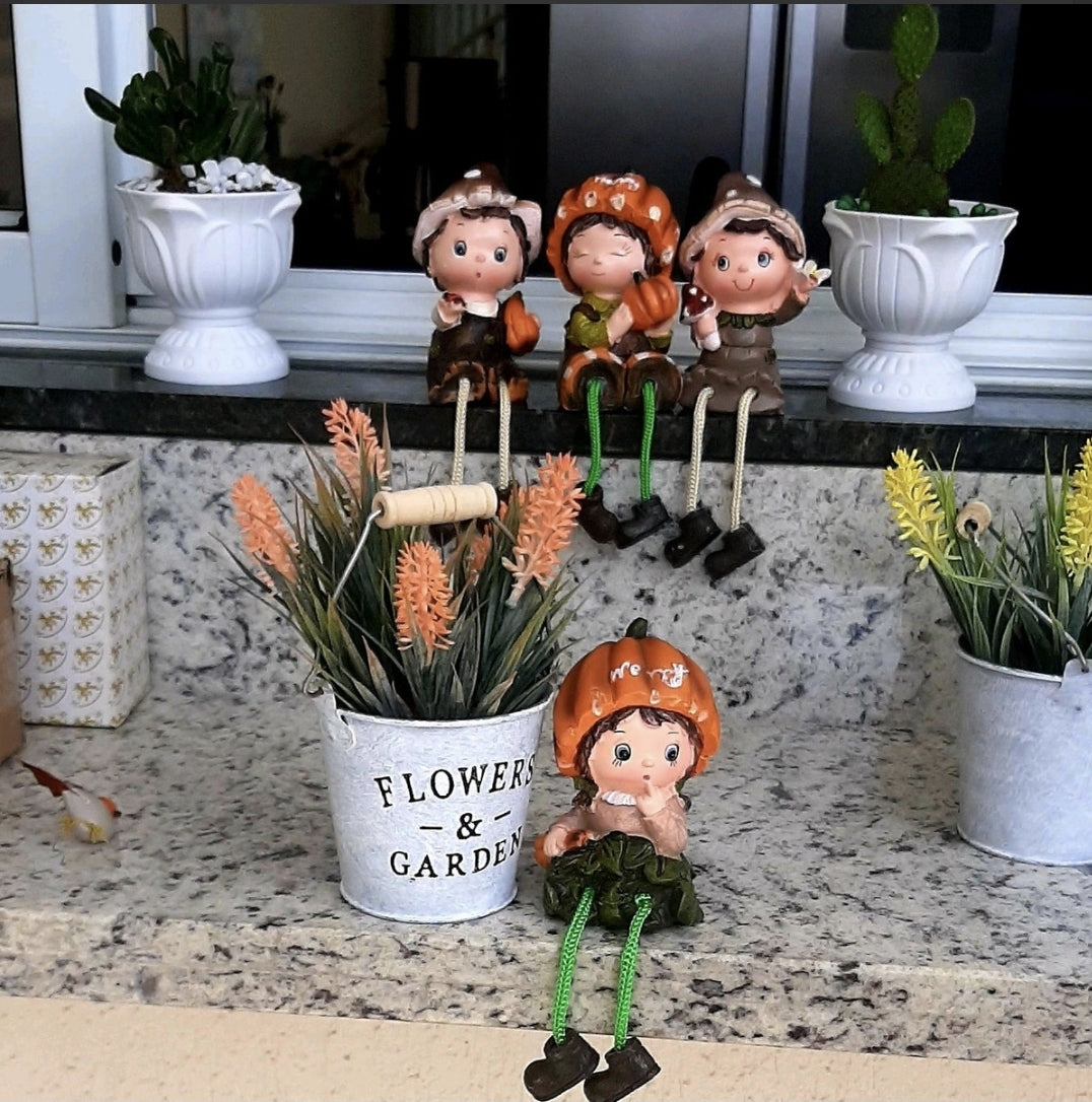 2pcs Couple Hanging Legs Figurines – Mix Design