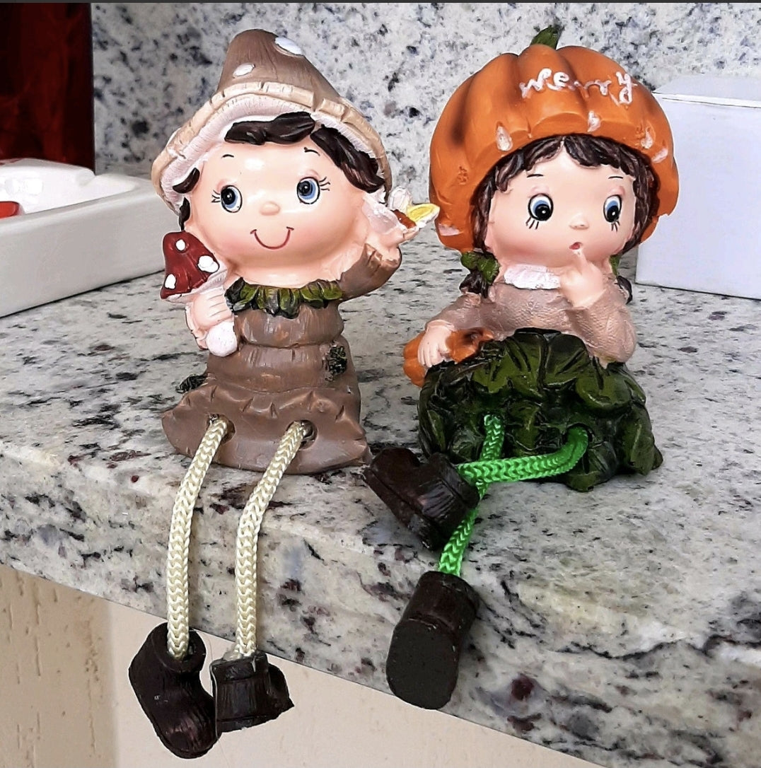 2pcs Couple Hanging Legs Figurines – Mix Design