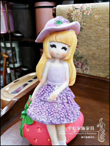 Girl Showpiece