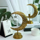 ضوء القمر على الطاولة